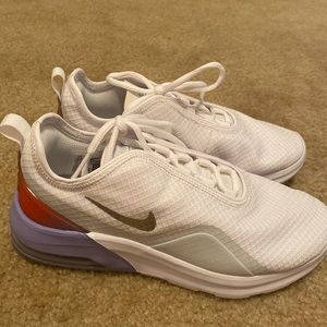 Nike womens air max motion 2